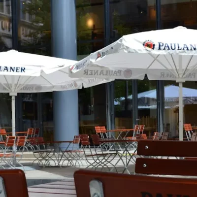 Eisstockschießen am Potsdamer Platz (Paulaner Wirtshaus)